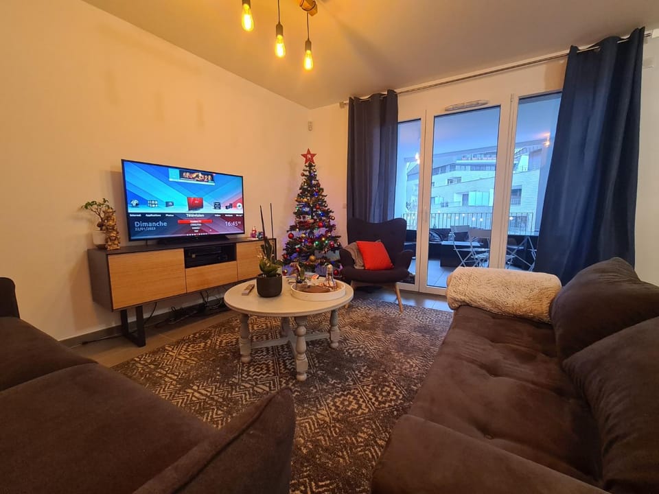 TV and multimedia, Living room, locker