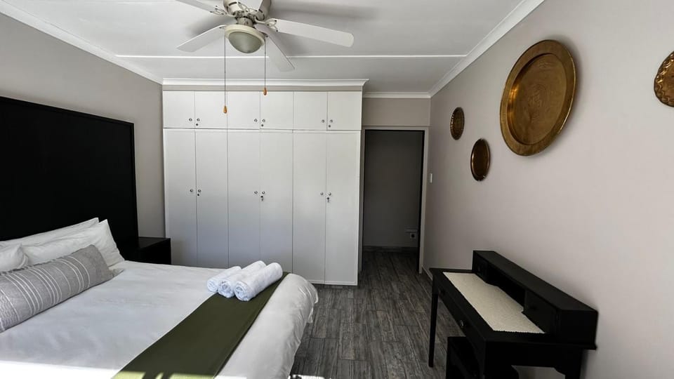 Bedroom, wardrobe