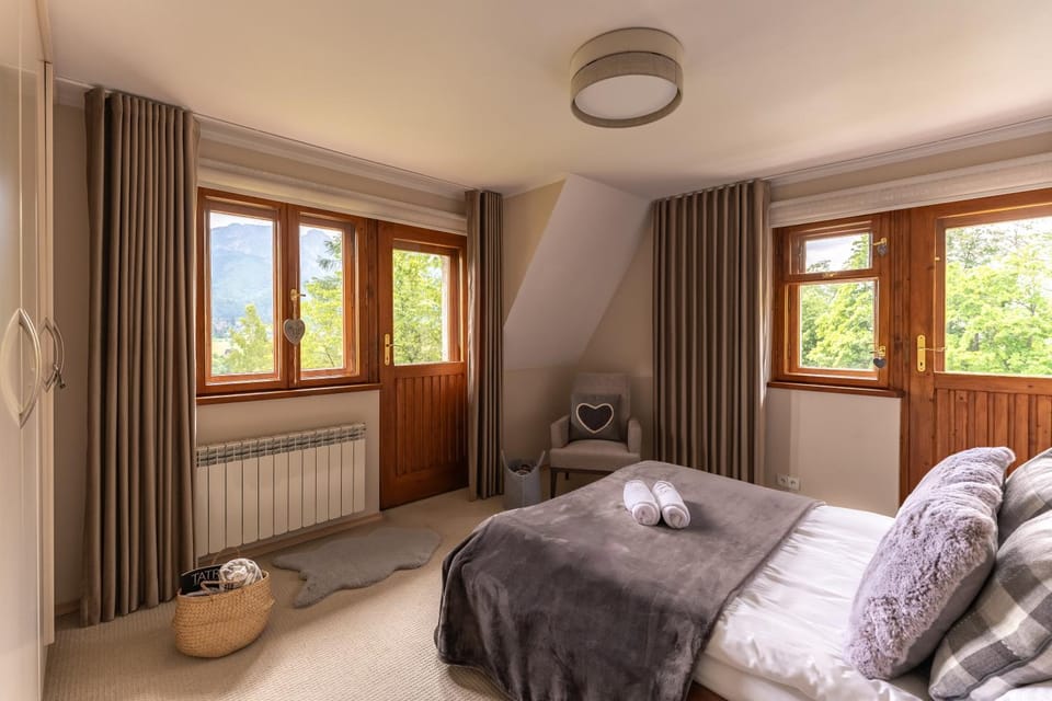 Bed, Photo of the whole room, Bedroom, internet, towels