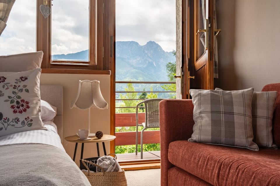 Bed, Natural landscape, Photo of the whole room, Seating area, Bedroom, Mountain view