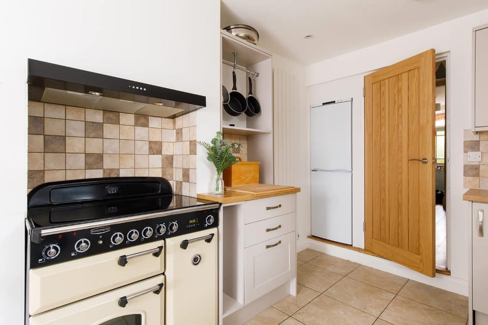 Kitchen or kitchenette, oven, stove