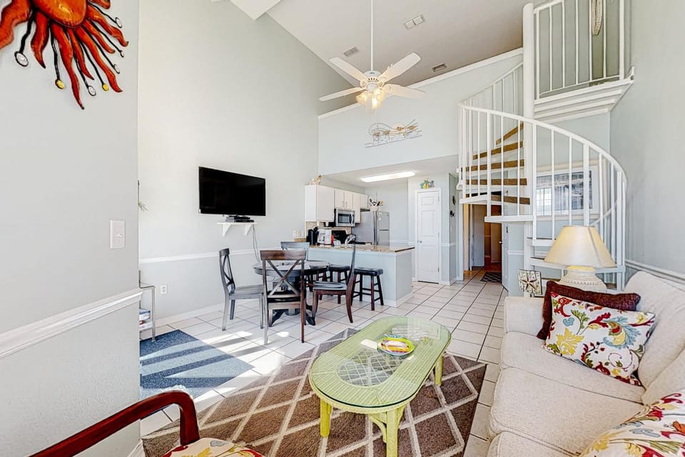 Restaurant/places to eat, TV and multimedia, Living room, kitchen