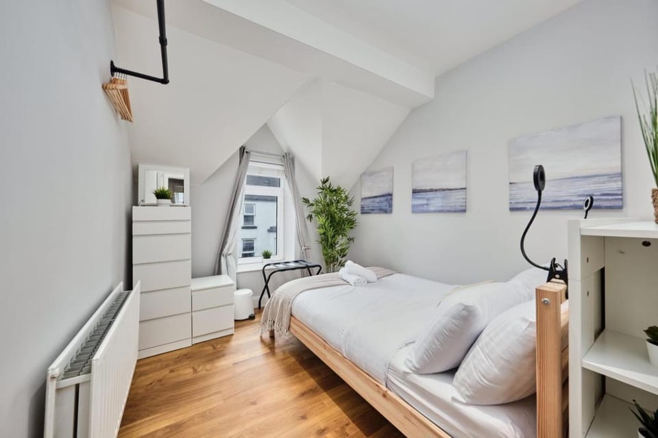 Central Portrush Penthouse Retreat - Princess Green 3 Apartment in Portrush