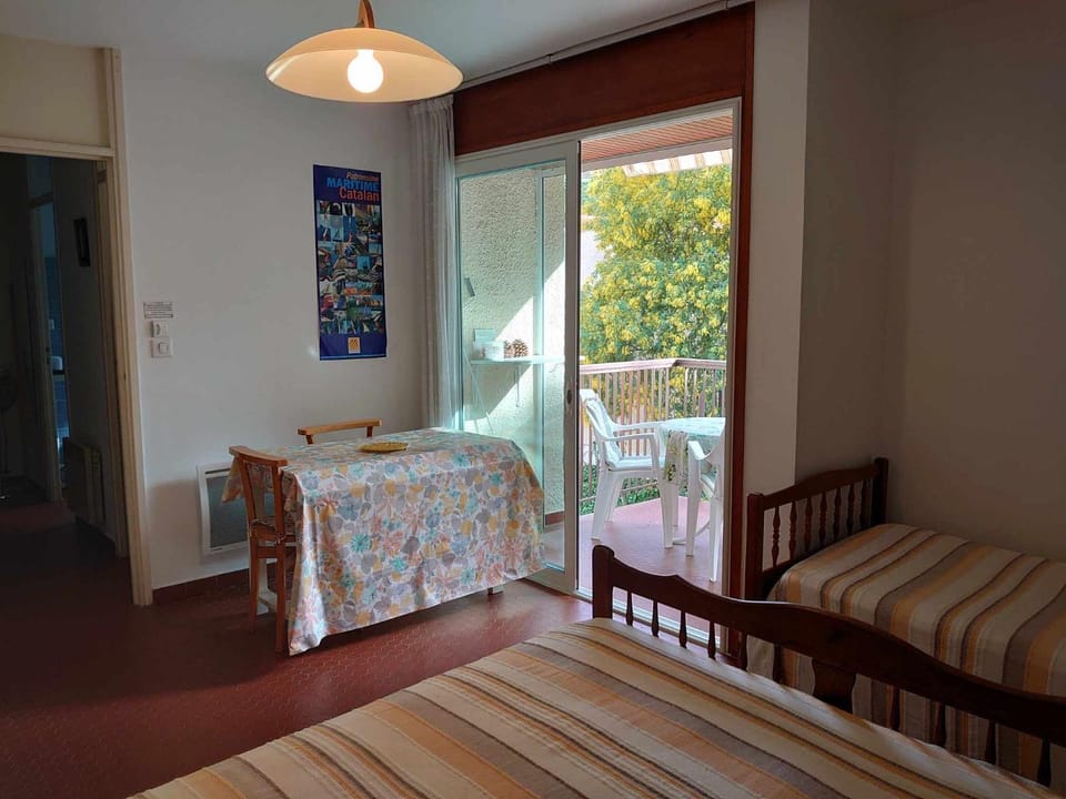 Bed, Balcony/Terrace, Photo of the whole room, Dining area, Bedroom