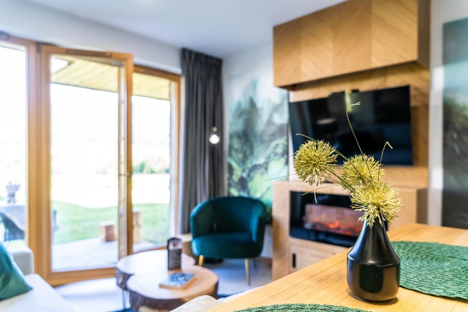 TV and multimedia, Living room, Seating area, Dining area, Evening entertainment