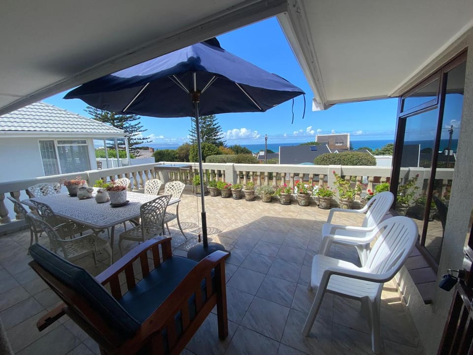 Property building, Patio, Day, Natural landscape, View (from property/room), Balcony/Terrace, Seating area