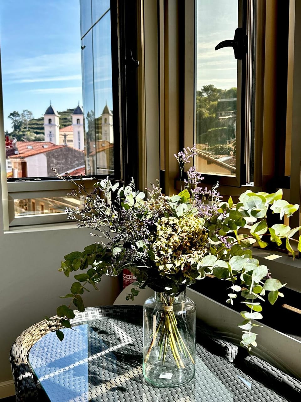 Day, View (from property/room), Dining area, Mountain view