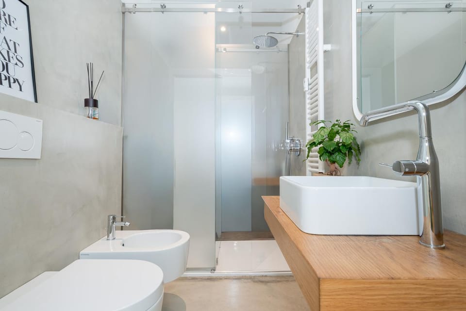Shower, Toilet, Bathroom, bidet, towels