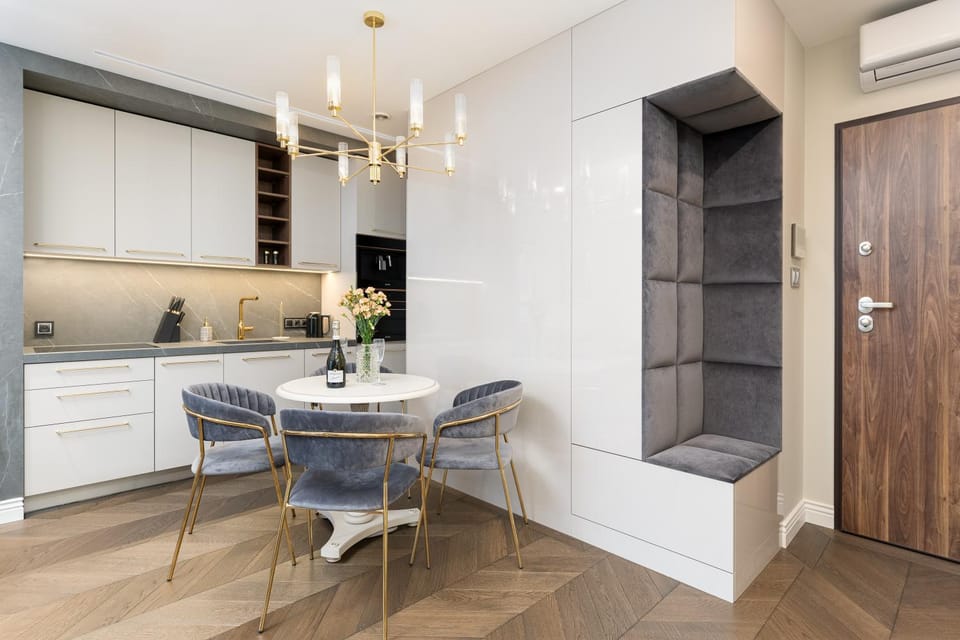 Kitchen or kitchenette, Living room, Seating area, Dining area, minibar, wardrobe