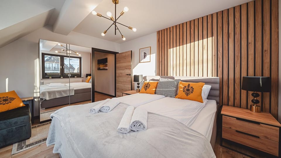 Bed, TV and multimedia, Bedroom, wardrobe