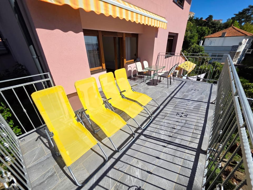 Patio, Balcony/Terrace, sunbed