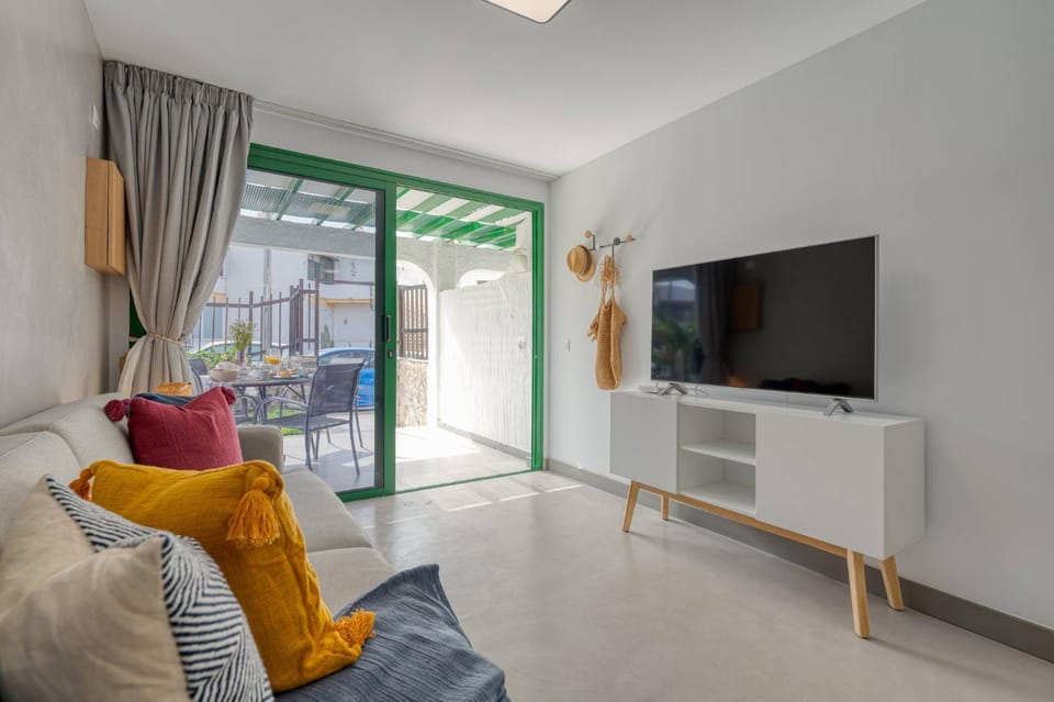 Communal lounge/ TV room, Living room
