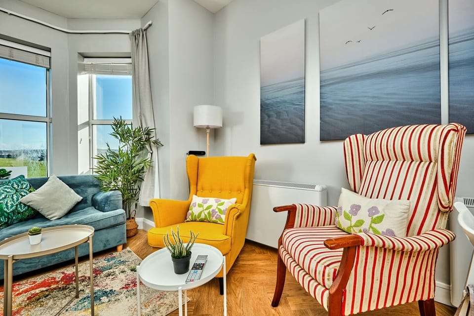 Bright Apt Steps From the Beach - Dunluce Park 3 Apartment in Portrush