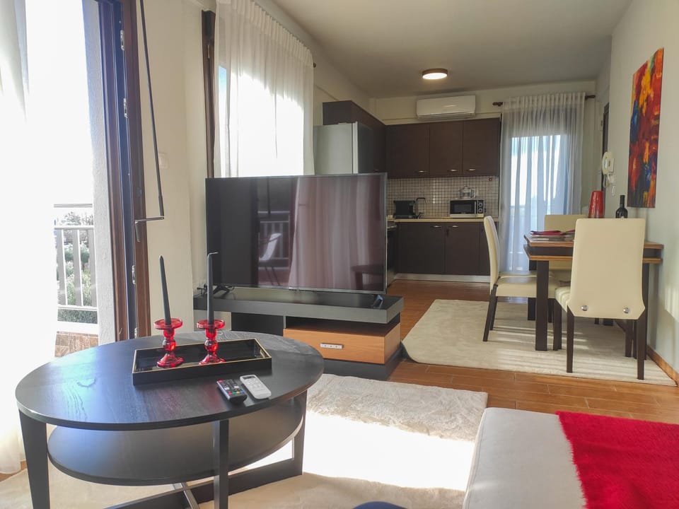 TV and multimedia, Kitchen or kitchenette, Living room, Seating area, Dining area, minibar