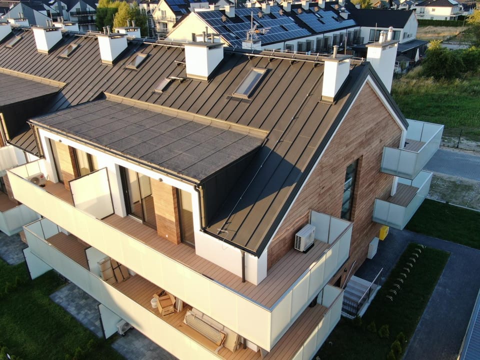 Property building, Day, Neighbourhood, Balcony/Terrace, Street view