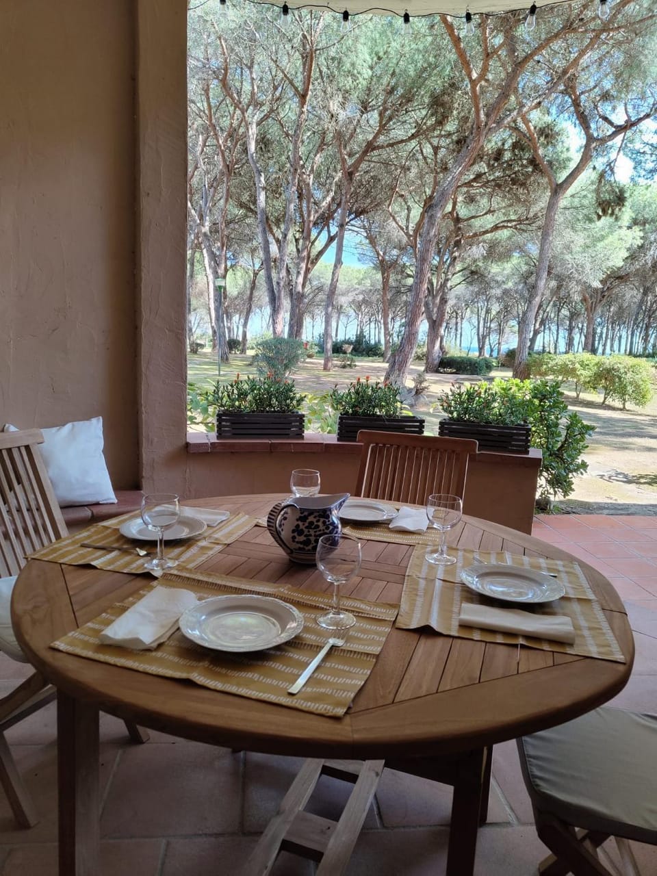 Patio, Dining area, Garden view