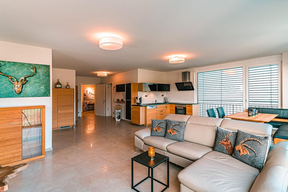 Kitchen or kitchenette, Living room, Seating area, Dining area, minibar