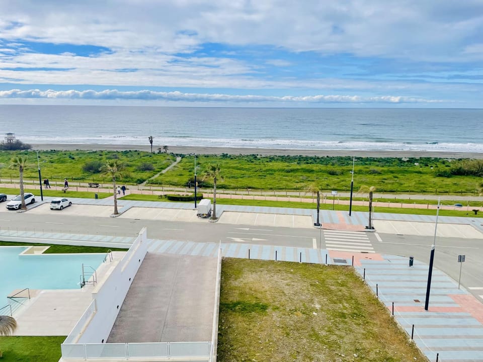 Pool view, Sea view