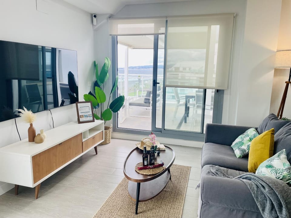 Communal lounge/ TV room, TV and multimedia, Living room