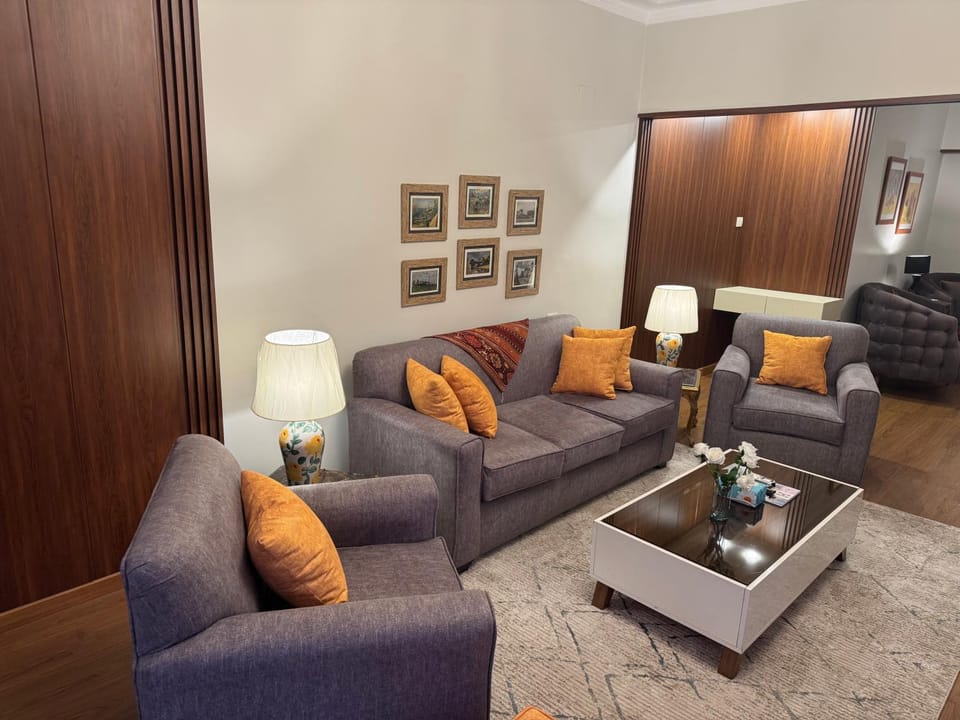 Living room, Seating area