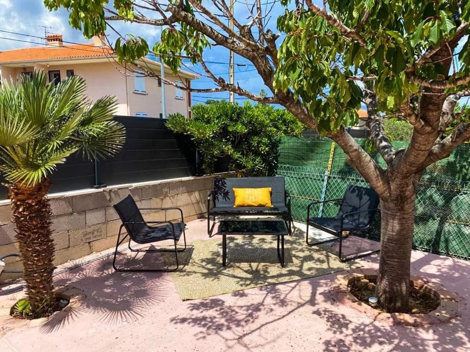 f2 4 pers 5min commerce plages Apartment in Roquebrune-sur-Argens