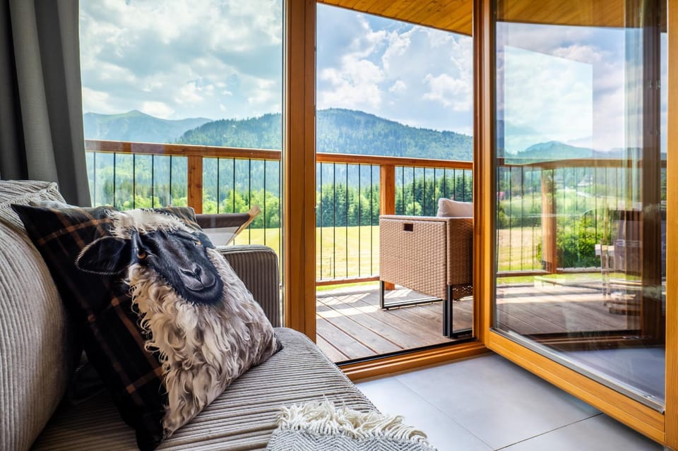 Balcony/Terrace, Living room, Mountain view