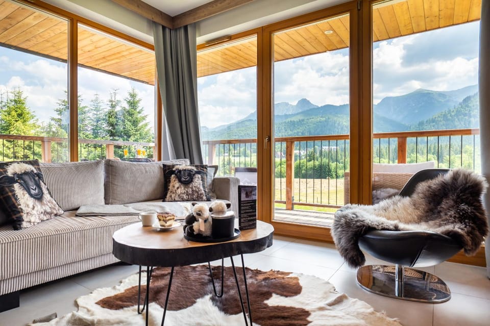 Living room, Seating area, Mountain view