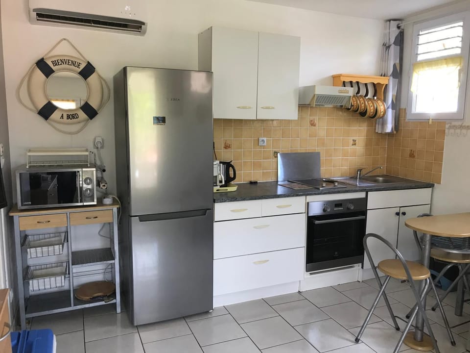 Coffee/tea facilities, Kitchen or kitchenette, Dining area, pet friendly, stove, toaster
