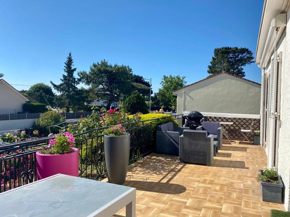 Appartement Confort avec Suite Parentale et Équipements pour Bébé à Saint-Michel-Chef-Chef - FR-1-306-1232 Bed and Breakfast in Pornic