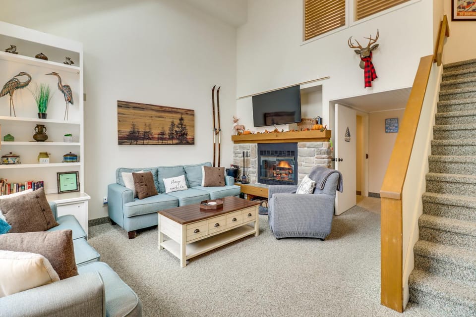 Game Room & BBQ: Waterfront Lake Harmony Condo! House in Big Boulder Lake