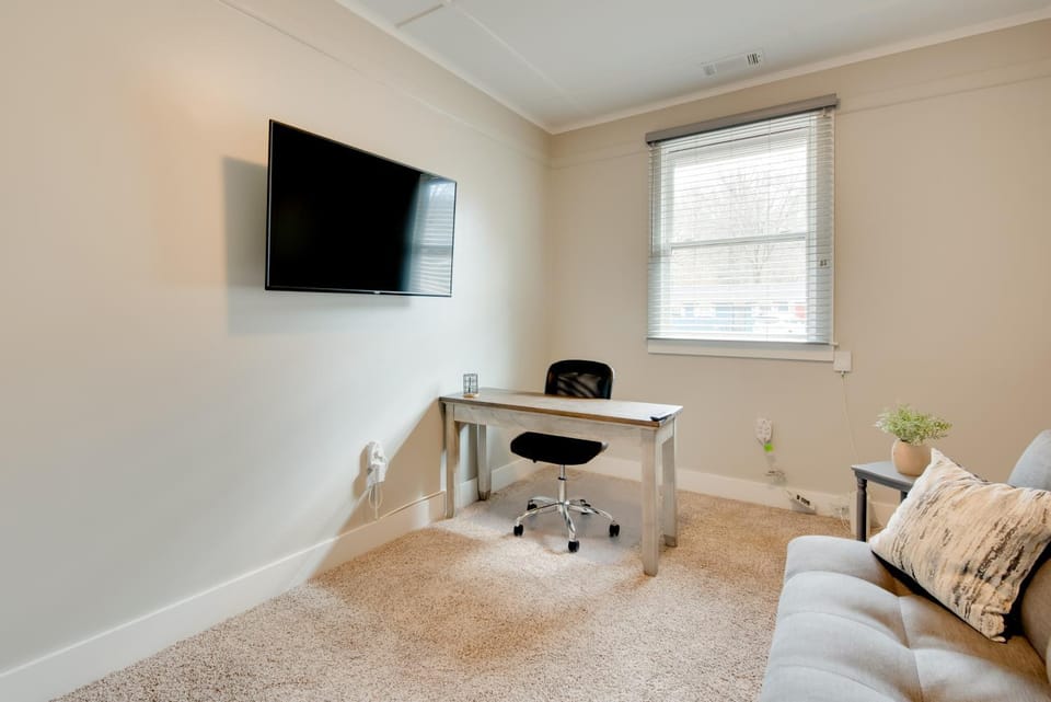 6 Mi to Mercedes-Benz! Pet-Friendly Yard in ATL House in Atlanta
