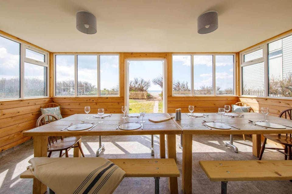 Bright & Dreamy On the Beach Garden & Balcony House in Chichester District