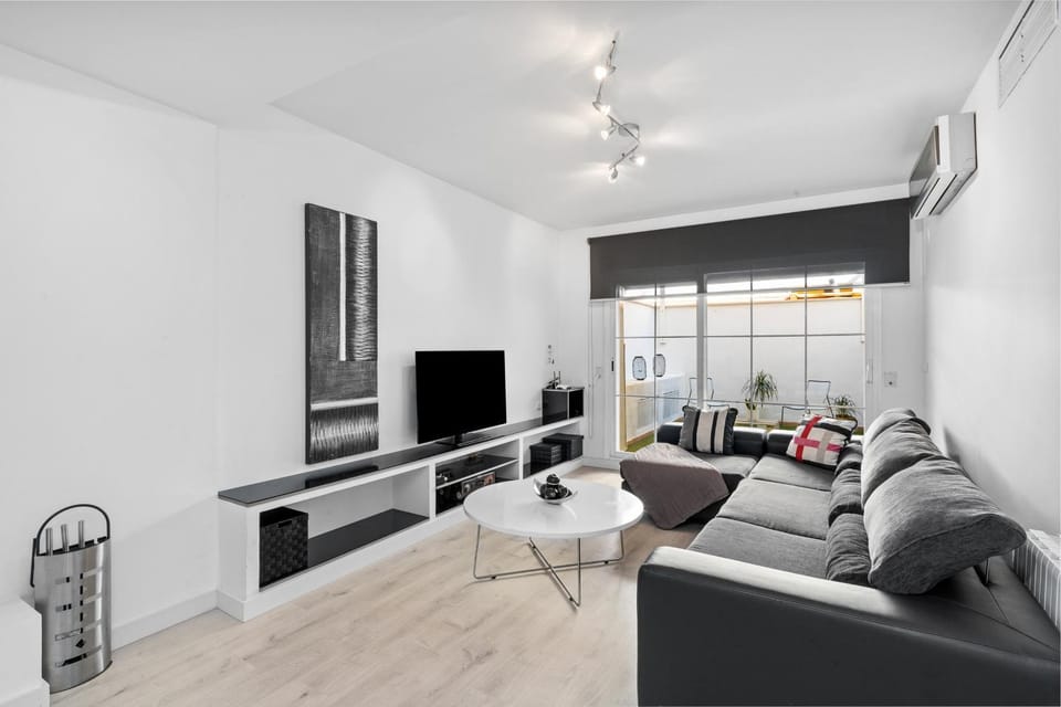 Communal lounge/ TV room, TV and multimedia, Living room, Evening entertainment