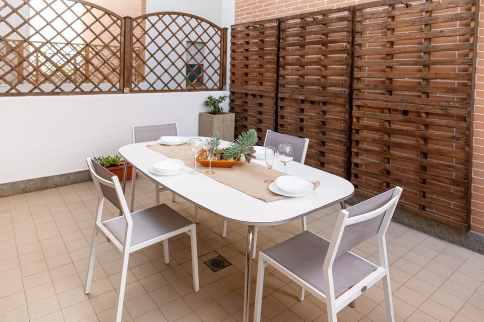 Property building, Balcony/Terrace, Balcony/Terrace