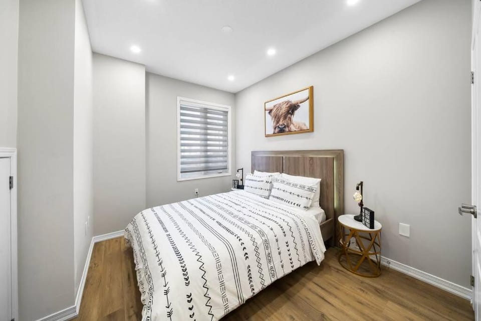 Modern 4 Level home-Game room/Parking/Near Airport House in Brampton