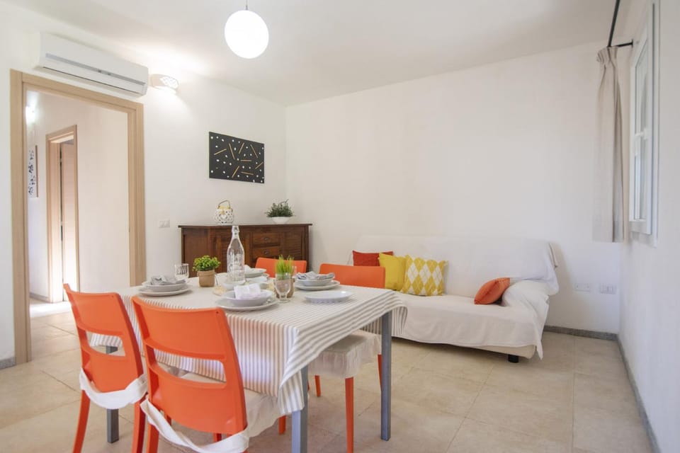 Living room, Seating area, Dining area, air conditioner