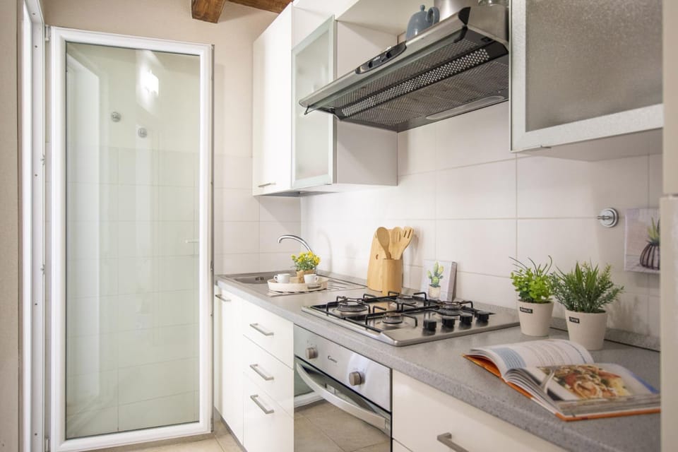 Kitchen or kitchenette, pet friendly, stove