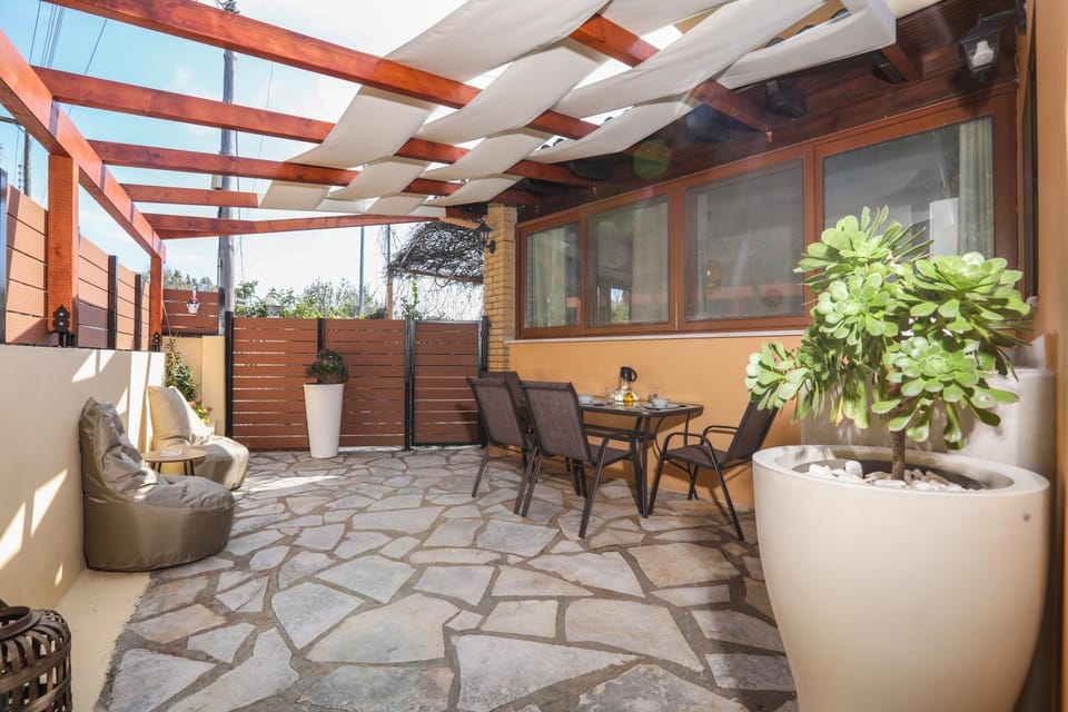 Patio, Day, Seating area