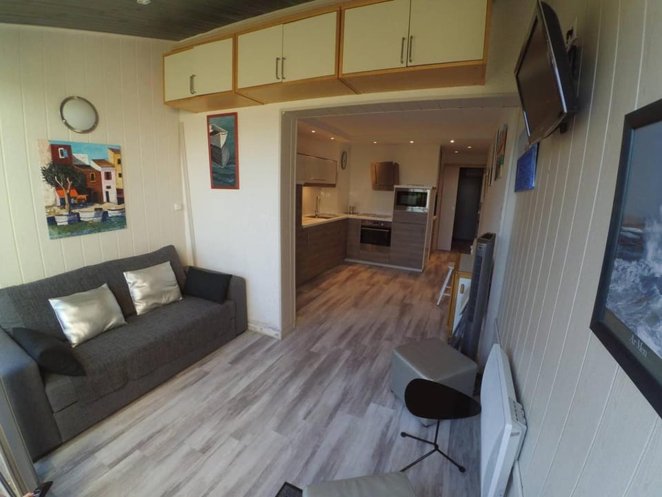Kitchen or kitchenette, Living room