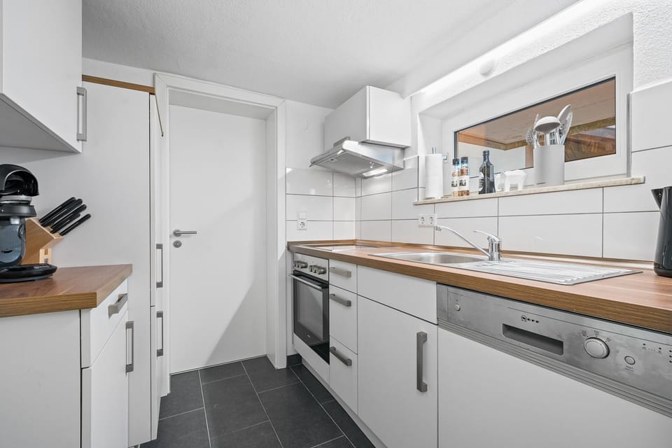 Kitchen or kitchenette, dishwasher, pet friendly, stove, toaster