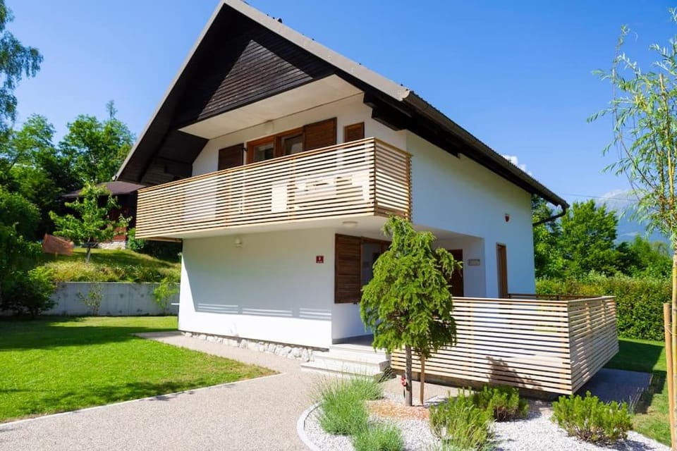 Private green getaway House in Bled