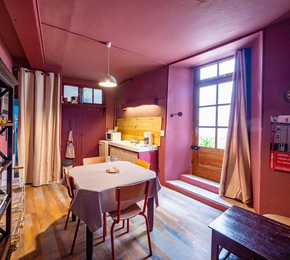 Kitchen or kitchenette, Seating area, Dining area