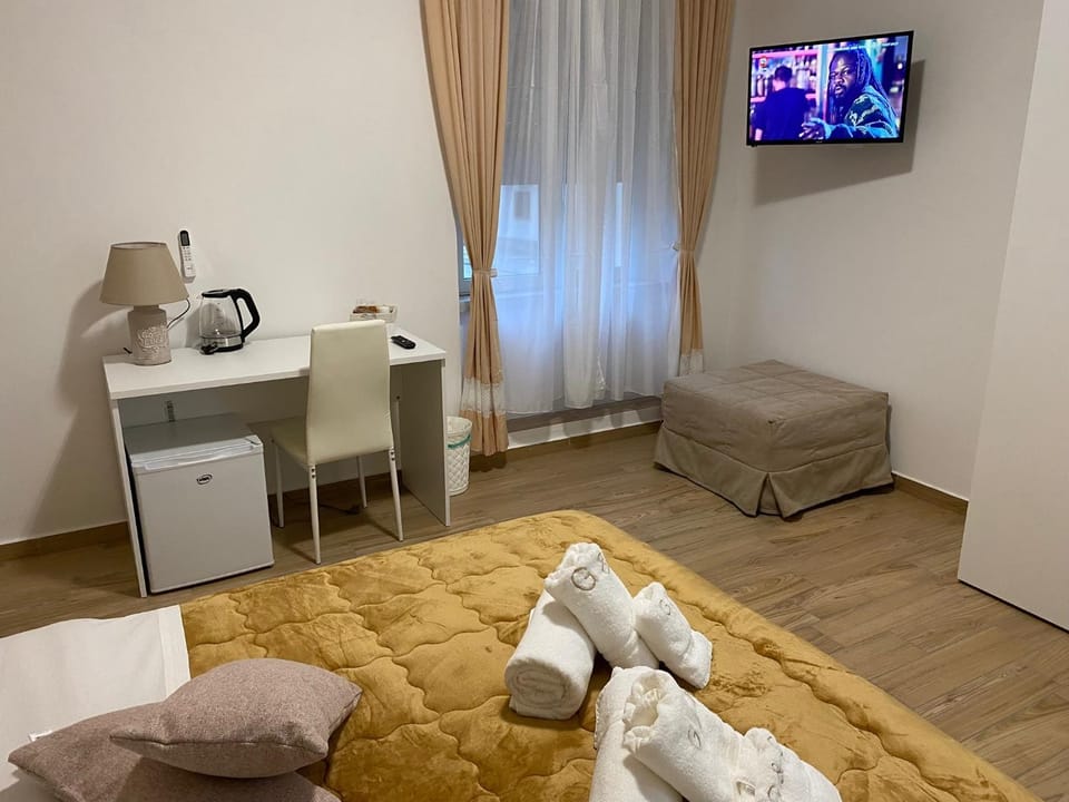 Bed, TV and multimedia, Coffee/tea facilities, Photo of the whole room, Bedroom