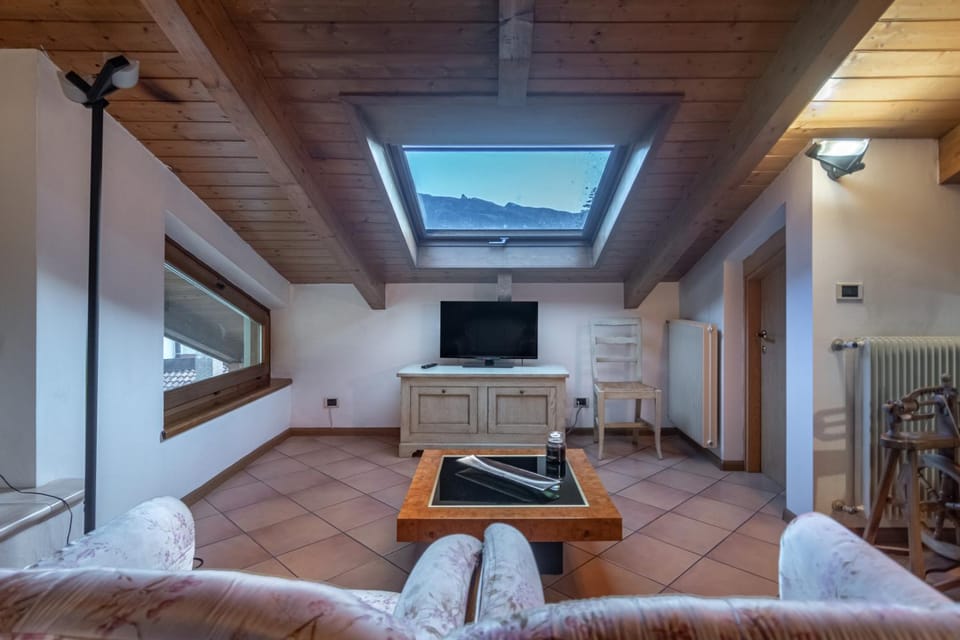 Living room, Mountain view