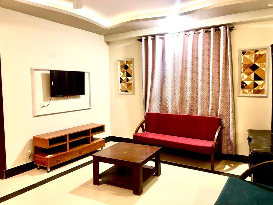Communal lounge/ TV room, Living room, Seating area