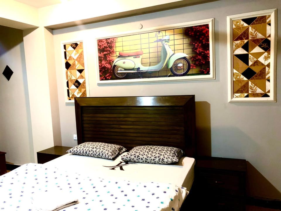 Bed, Photo of the whole room, Bedroom