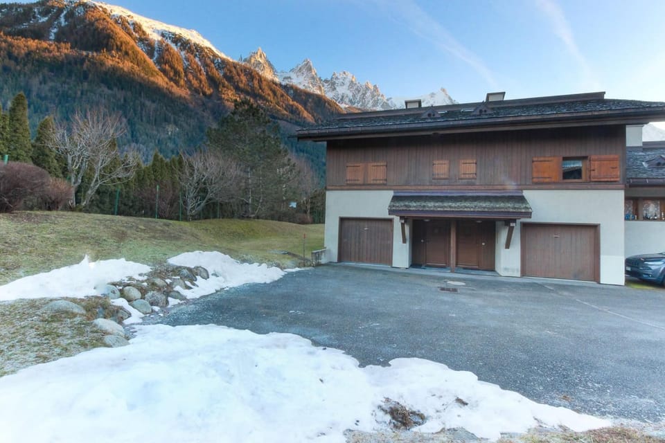 Property building, Facade/entrance, Off site