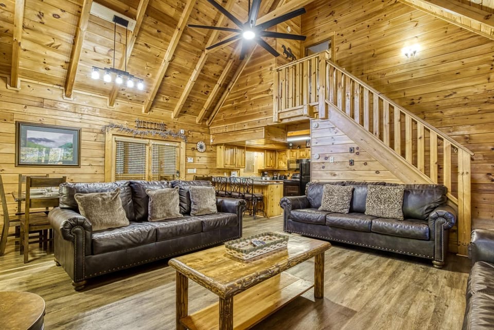 ER298- Renewed Spirit Great location- Close to town cabin Cabin in Pigeon Forge