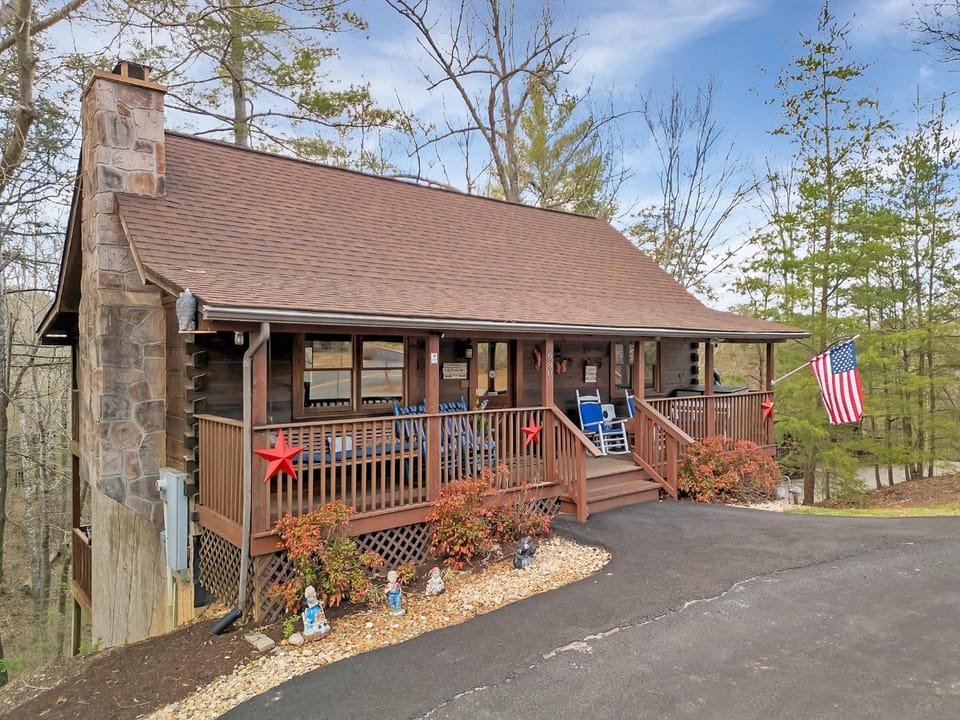 ER107 - Smoky Mountain Charm - Great Location! Close To Town! cabin Cabin in Pigeon Forge