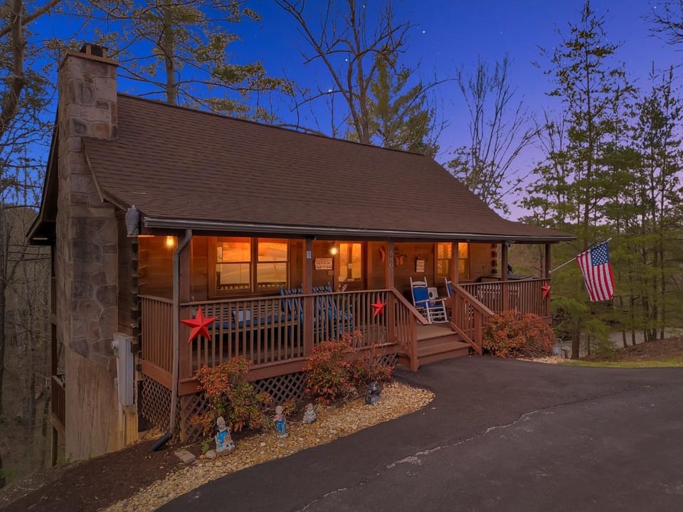 ER107 - Smoky Mountain Charm - Great Location! Close To Town! cabin Cabin in Pigeon Forge